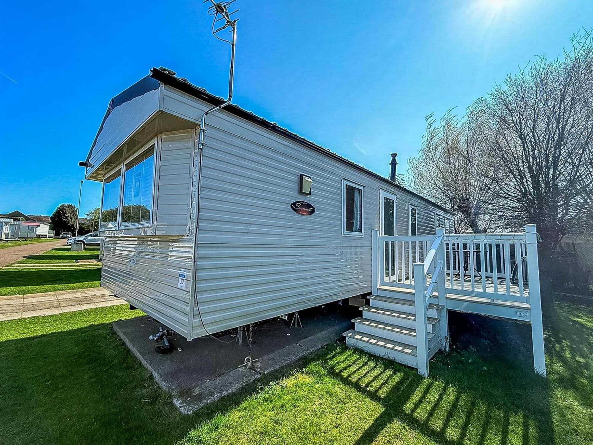 Great 6 Berth Caravan With Decking At Manor Park In Hunstanton Ref 23017B المظهر الخارجي الصورة